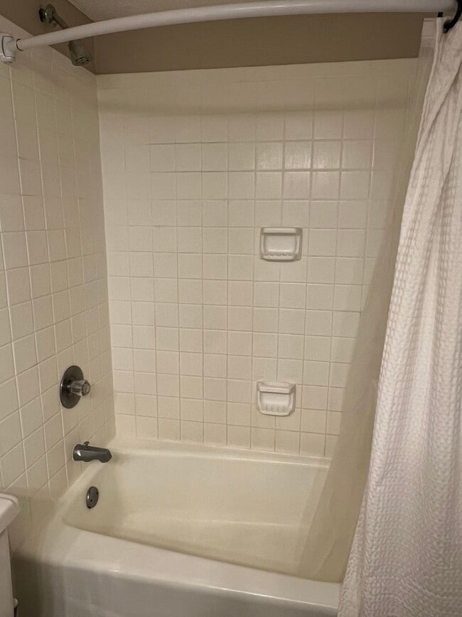 Building Photo - Unfurnished First Floor 3BR Condo in Sea P...