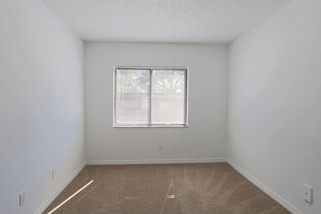 Building Photo - Parkwoods 12341-2