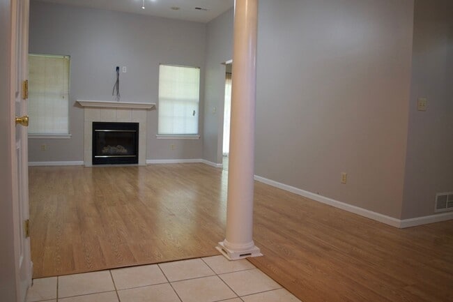 Building Photo - Great 3 Bed 2 Bath House In Ashland MO!