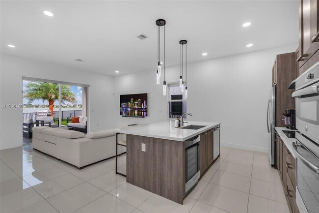 Building Photo - 15540 NW 88th Ave