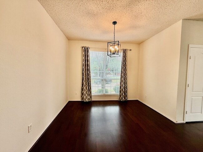 Building Photo - 3900 Braxton Ln