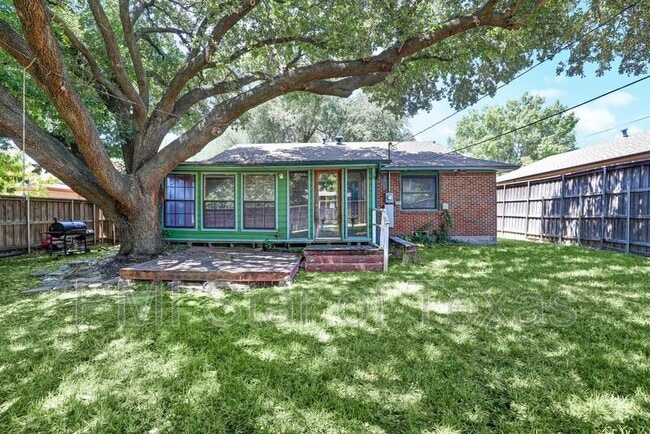 Building Photo - 10138 Estacado Dr