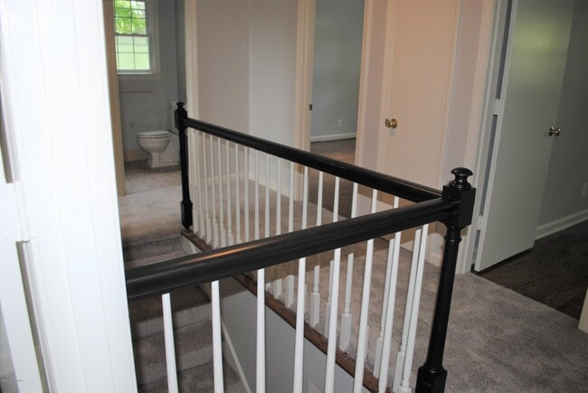 Building Photo - 9836 Longwood Cir