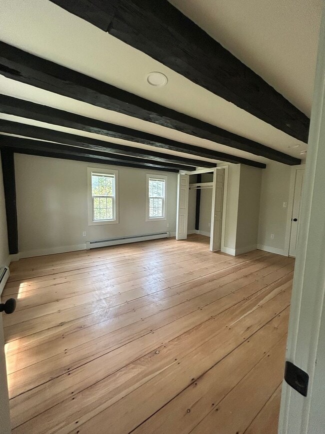 Building Photo - Beautiful renovated 5 bedroom 2.5 bath sin...