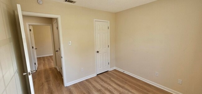 Building Photo - 3522 Barker Dr