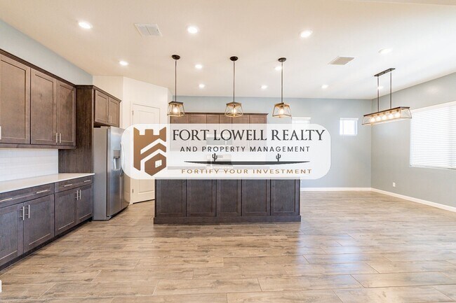 Building Photo - 3 Bedroom, 2 Bath Home near South Mountain!!