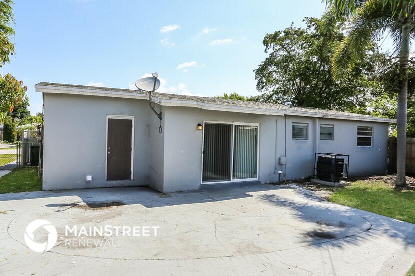 Building Photo - 421 SW 64th Terrace