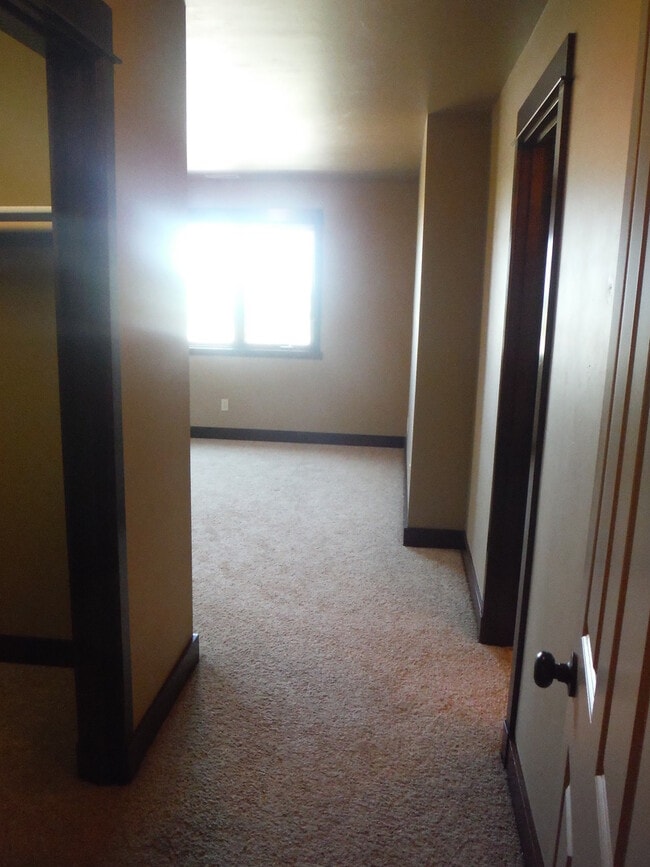 Building Photo - Gorgeous 3 Bedroom Condo- Across Street fr...