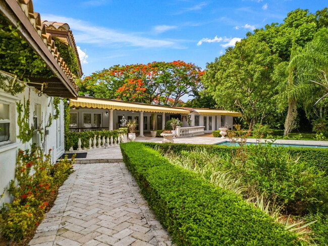 Building Photo - 12300 Old Cutler Rd