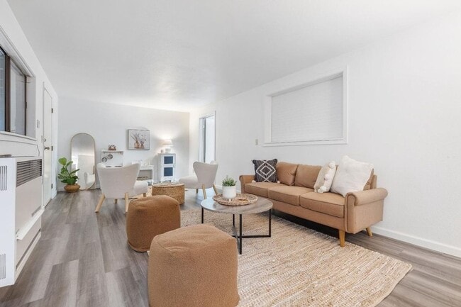 Building Photo - 358 Alpine Dr