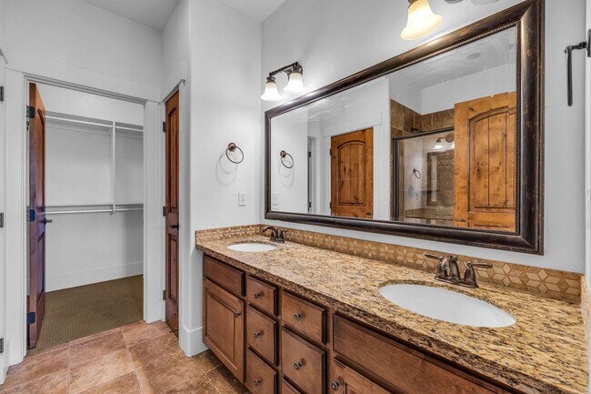 Building Photo - Parks Edge Townhome - BEST PRICE -$2700 pe...