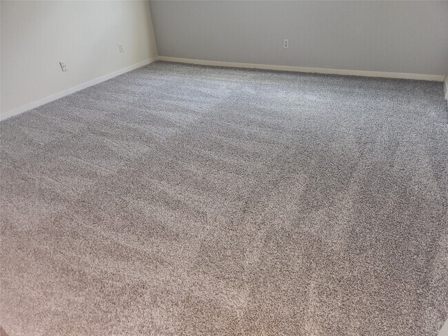 Building Photo - 10352 Longmont Dr