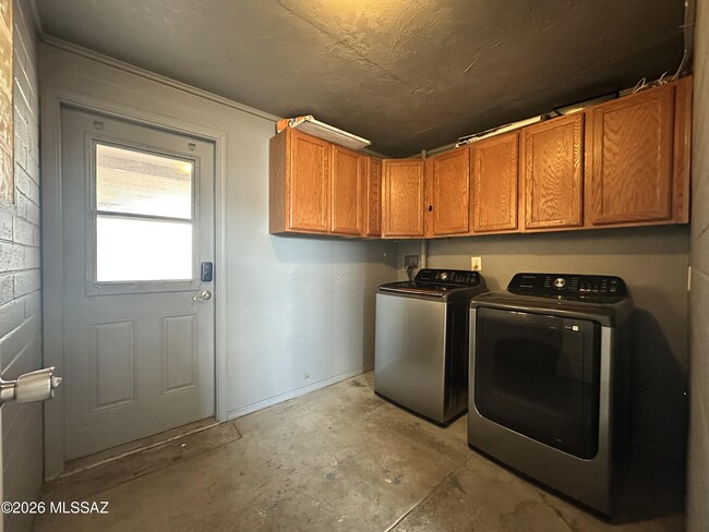 Building Photo - 4049 N Ray Pl