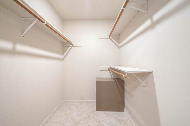 Building Photo - 1503 Miles St