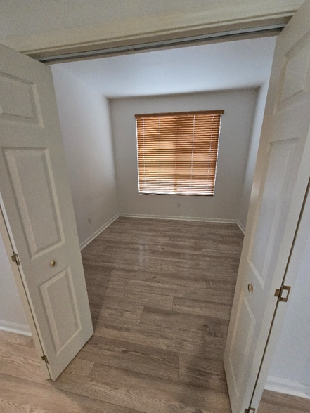 Building Photo - 405 Hopkins Ct