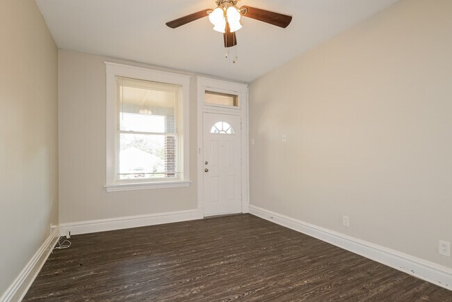 Building Photo - Fantastic 2bd/1ba home! Coming soon!