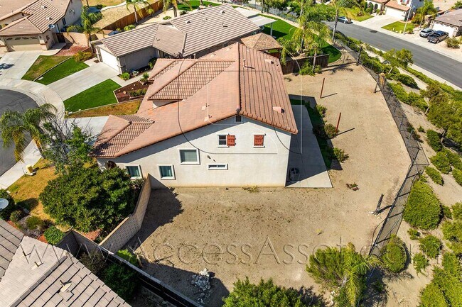 Building Photo - Large 4 Bed/3 Bath Home with an Incredible View!