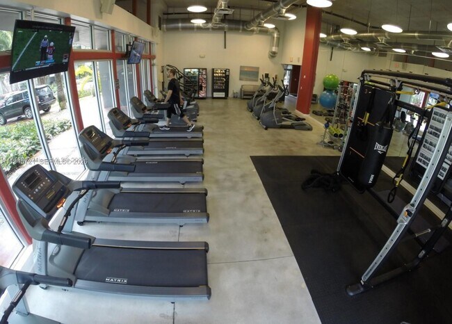 Building Photo - 650 NE 64th St