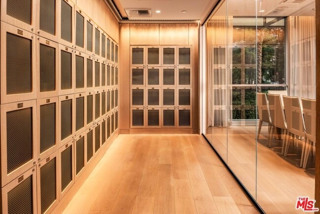 Building Photo - 2025 Ave of the Stars