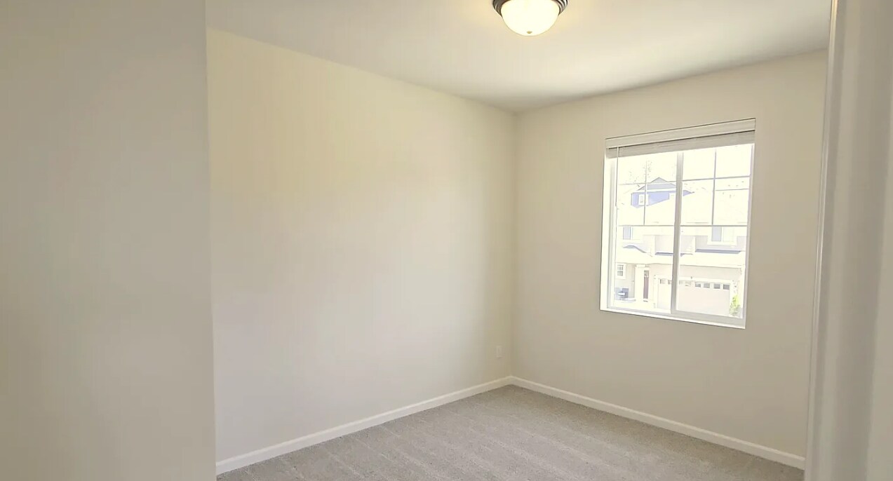 Building Photo - 14936 Tyee Dr E