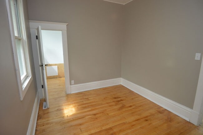 Building Photo - One of a Kind 2 bed 1 bath Single-Family Home