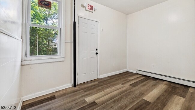 Building Photo - 253 Franklin St