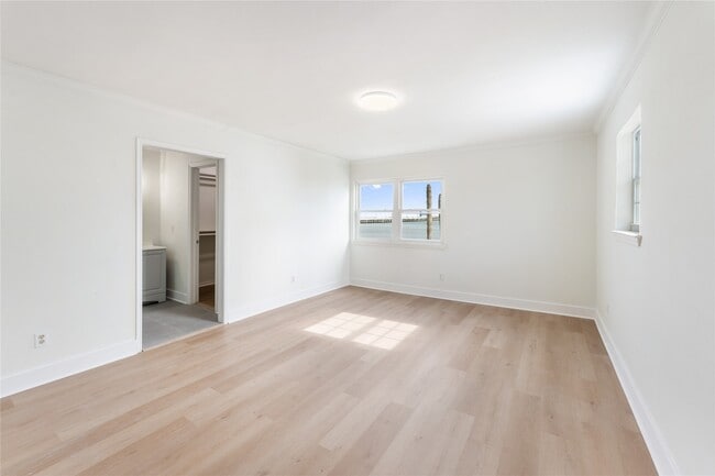 Building Photo - 5 Tiki Cir