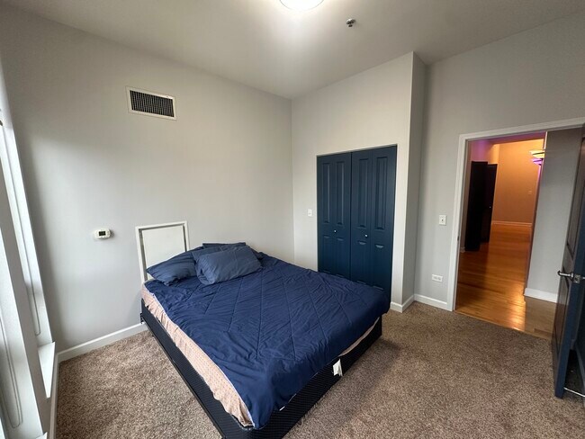 Building Photo - 1400 S Michigan Ave