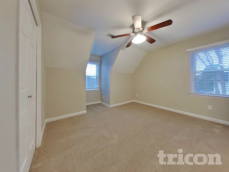 Building Photo - 162 Springwater Trce