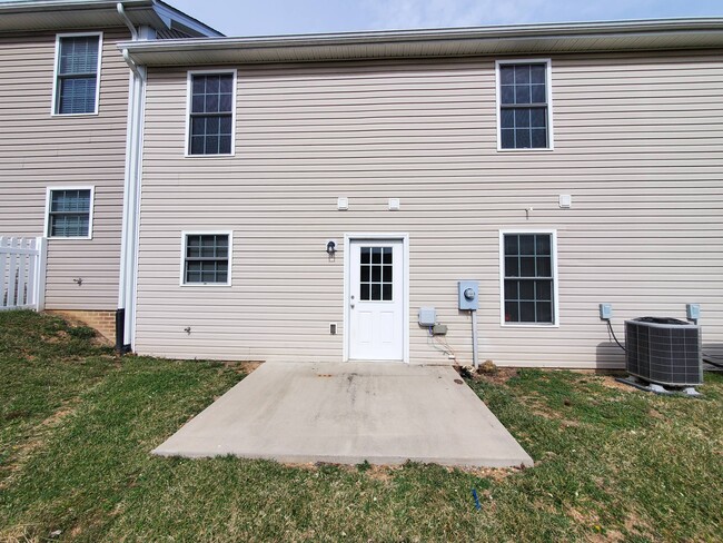 Building Photo - 9 Paige Dr
