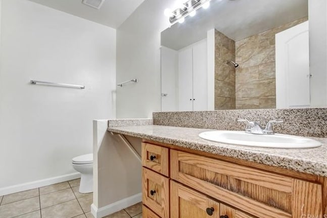 full bathroom - 730 N Eucalyptus Ave