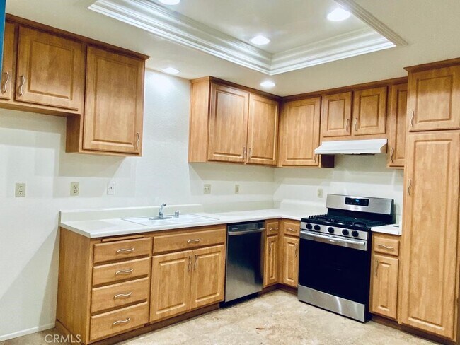 Building Photo - 39 Goldenrod-