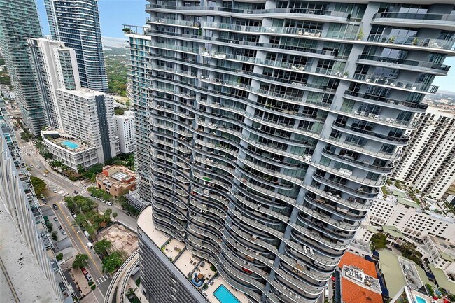 Building Photo - 1010 Brickell Ave