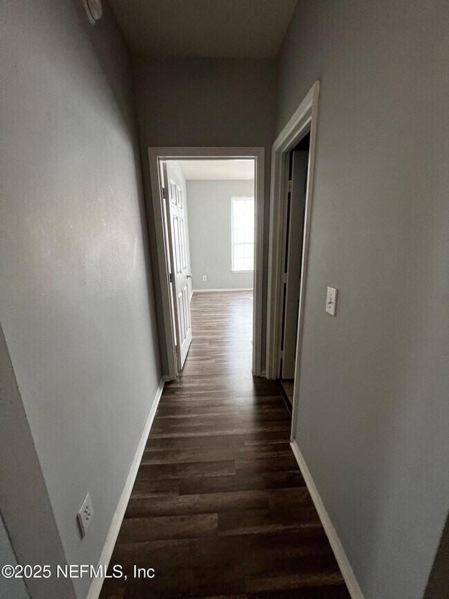 Building Photo - 201 Colima Ct