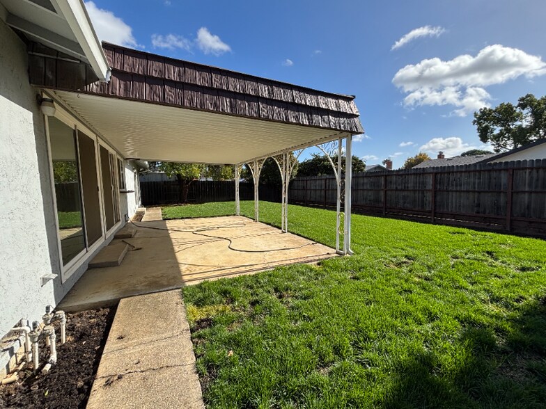 Building Photo - 524 Gonzales Dr