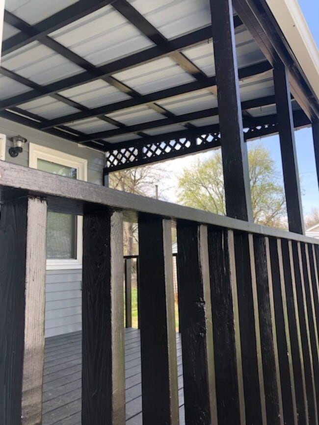 Building Photo - Nice 3 Bedroom One Bath Home in South Louisville