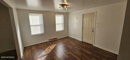 Building Photo - 402 W Green St