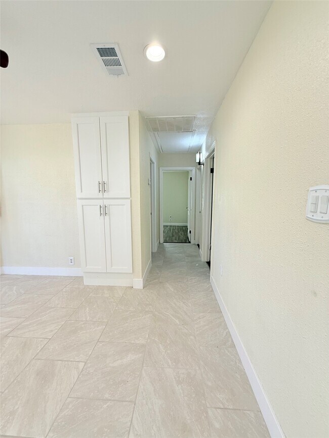 Building Photo - 207 Tidwell Rd