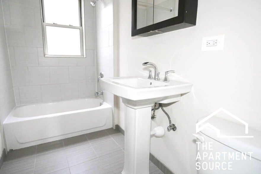 Building Photo - 5115 N Winchester Ave