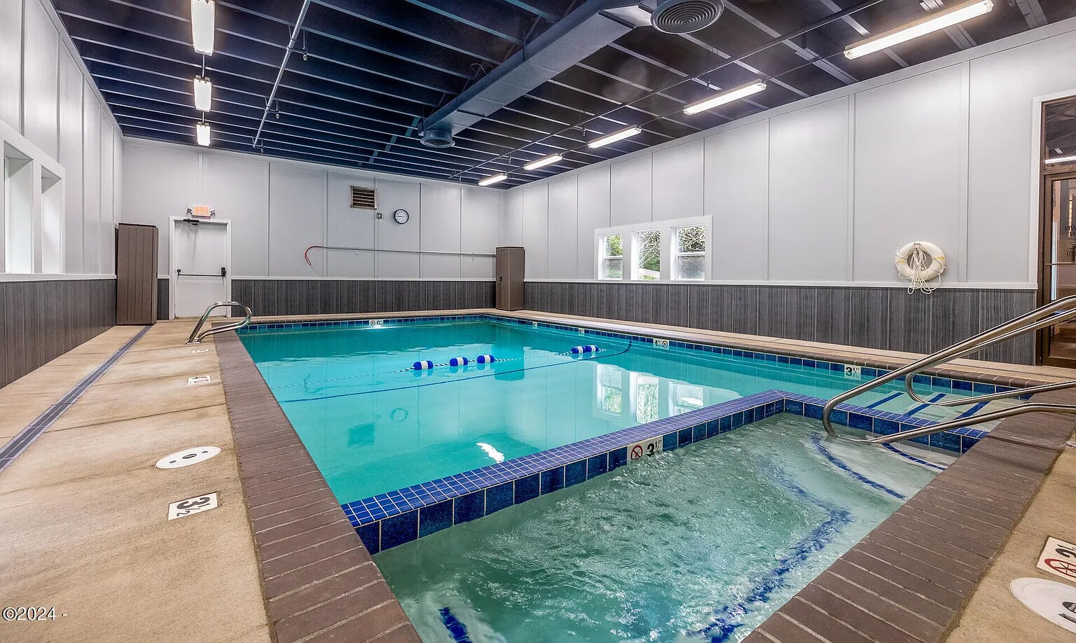 Little Whale Cove pool - 335 SW Midden Reach