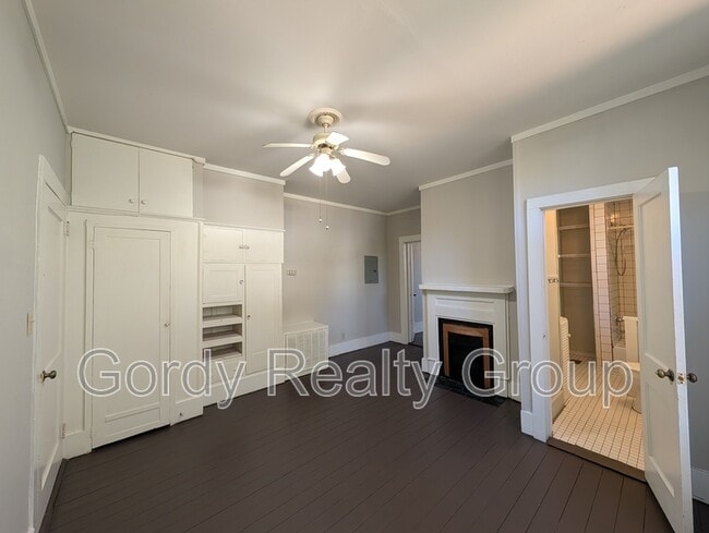 Building Photo - 2972 Dickson St