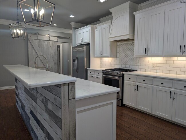 Building Photo - 2916 S Shepherds Glen