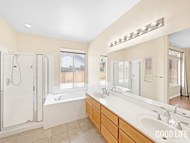 Building Photo - Gorgeous 3B/2BA House w/ Attached Garage, Storage Sheds, and Tons of Space!