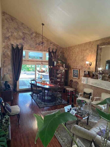 Building Photo - 30496 Nicholas Valley Rd