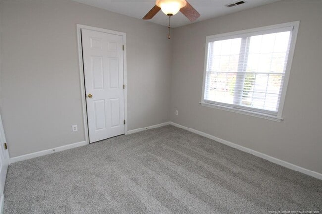 Building Photo - 101 Lake Meadow Dr