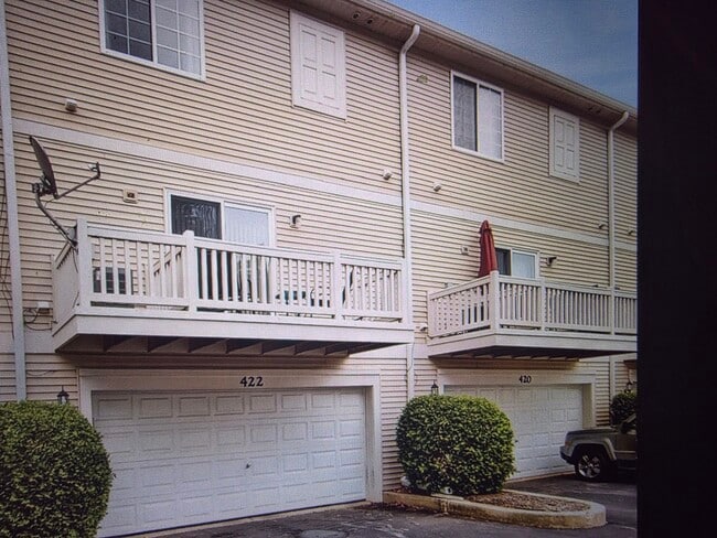 Building Photo - 422 Cary Woods Cir