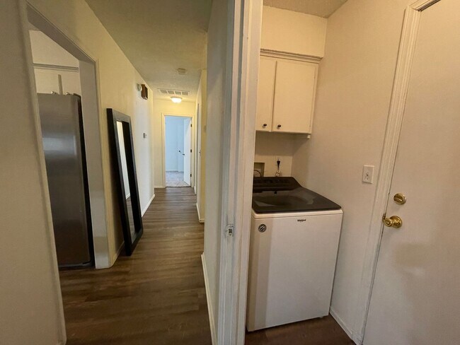 Building Photo - Beautifully Maintained Single-Level Home