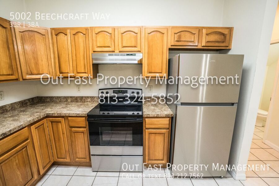 Building Photo - 5002 Beechcraft Way