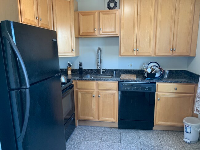 Building Photo - 1212 N La Salle Dr