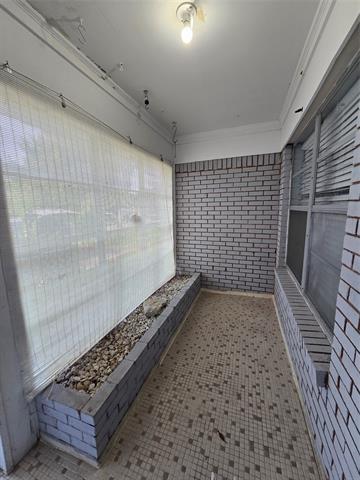 Building Photo - 427 Royal Crest Dr